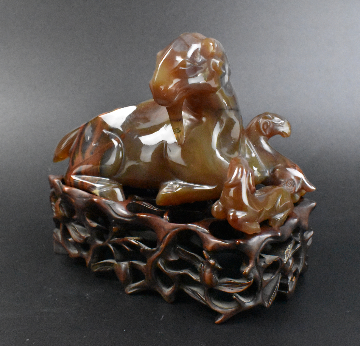CHINESE AGATE CARVING OF 3 GOAT 33a781