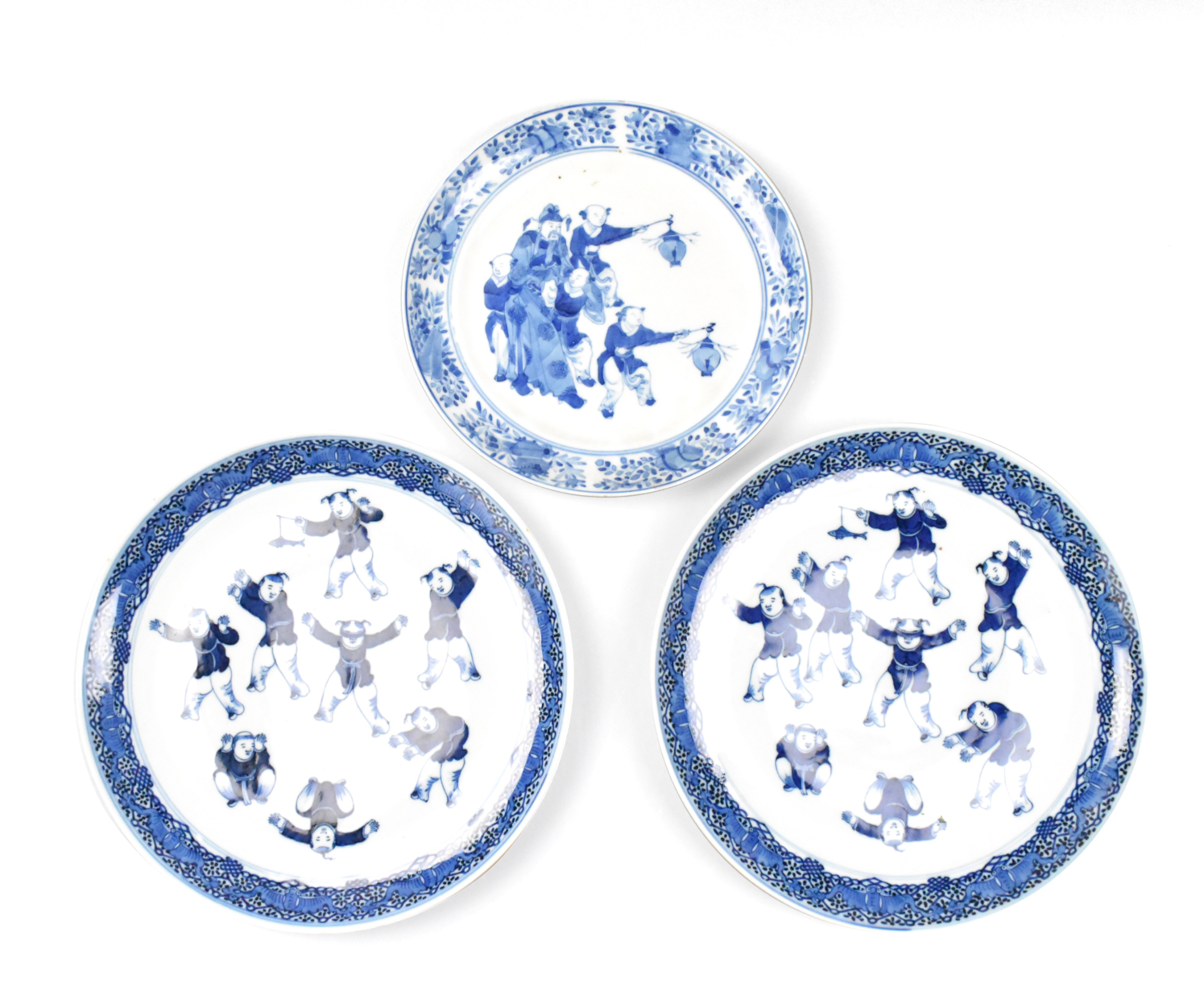 3 CHINESE BLUE WHITE PLATES W  33a94e