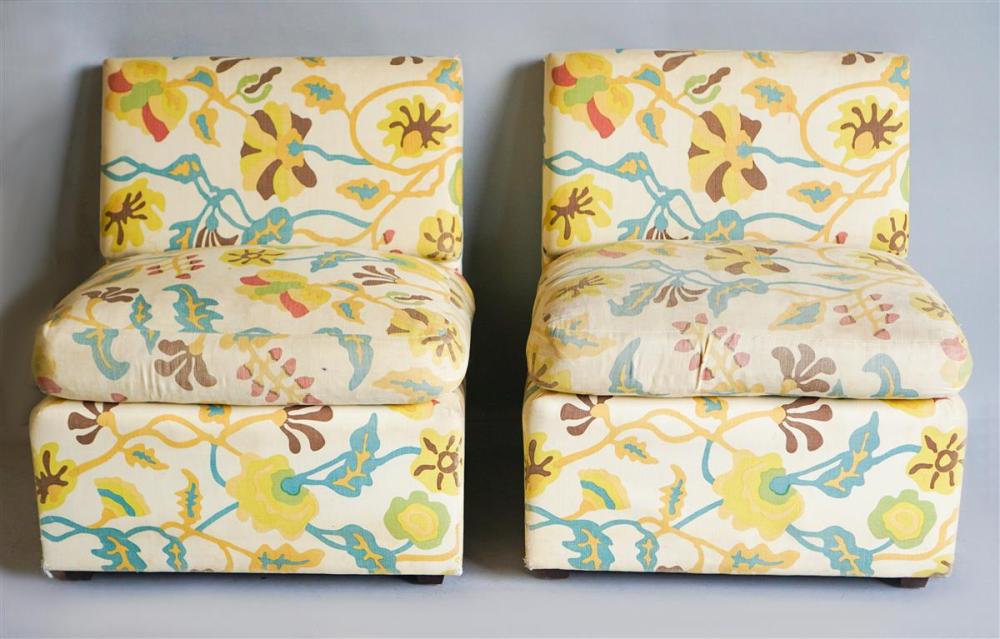 PAIR OF CONTEMPORARY FLORAL UPHOLSTERED 33acca