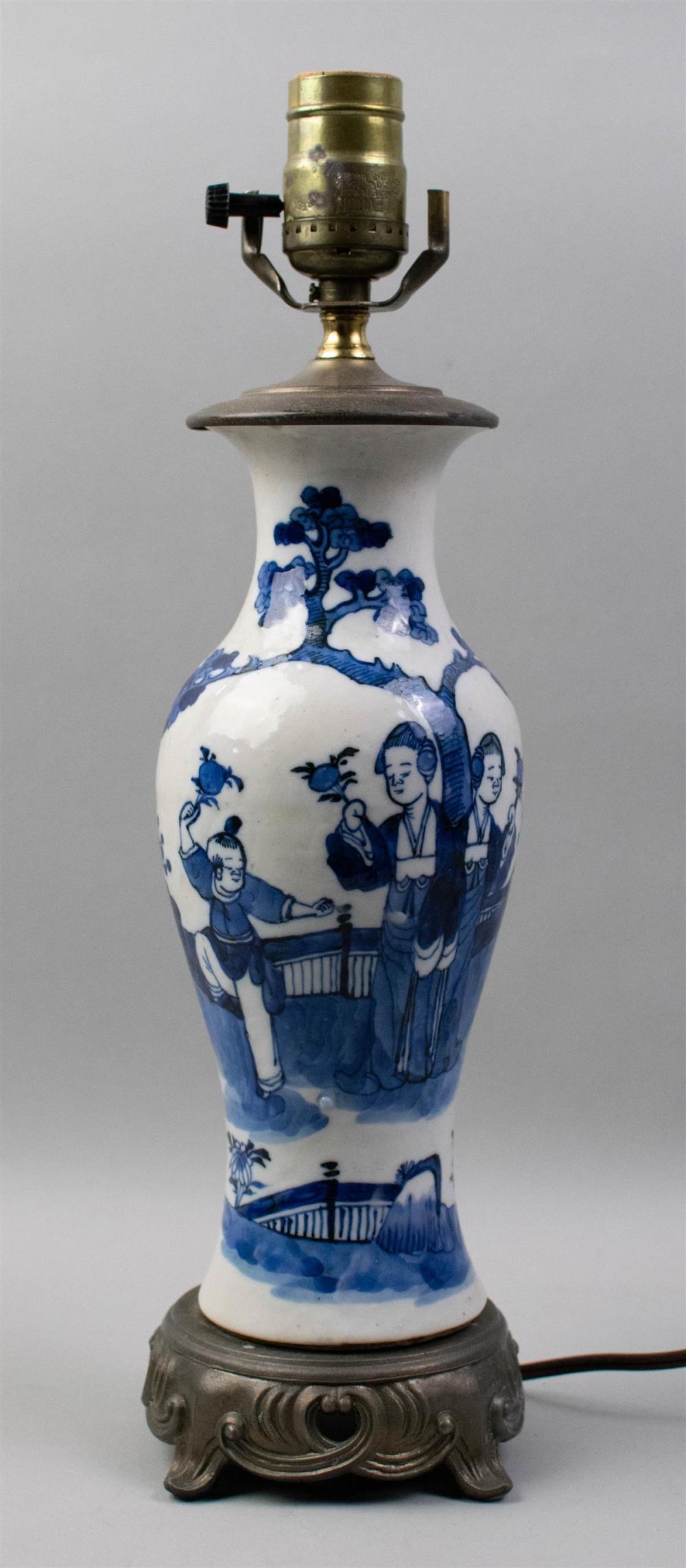 CHINESE UNDERGLAZE BLUE AND WHITE 33af1e