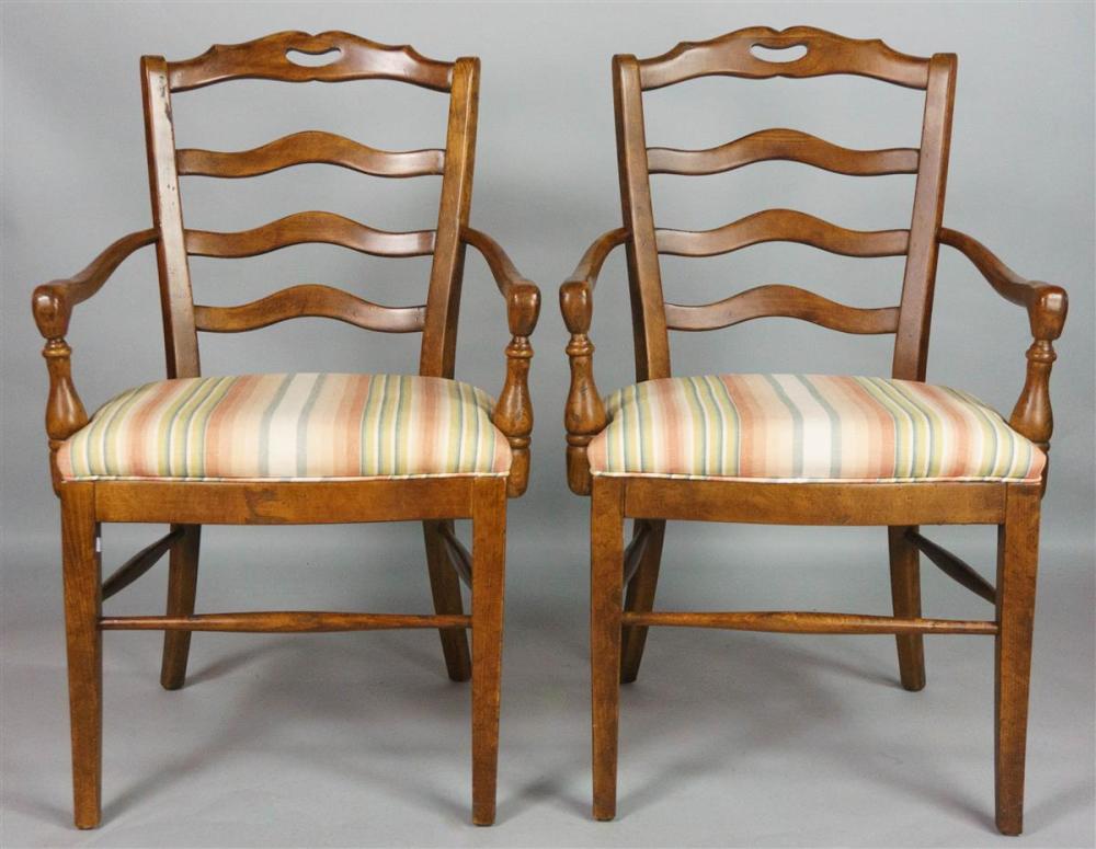 PAIR OF FRENCH PROVINCIAL STYLE 33b09f