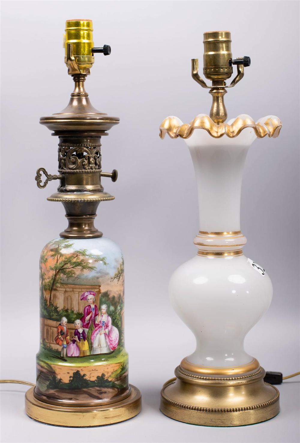TWO CONTINENTAL TABLE LAMPS OPALINE 33b7c8