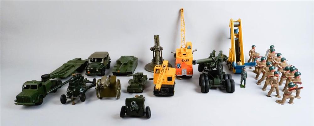 COLLECTION OF VINTAGE DINKY AND 33b91c