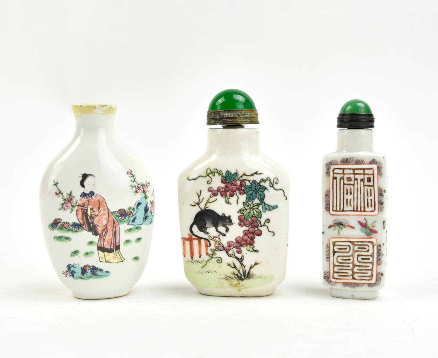 THREE CHINESE PORCELAIN SNUFF BOTTLES 3394a6