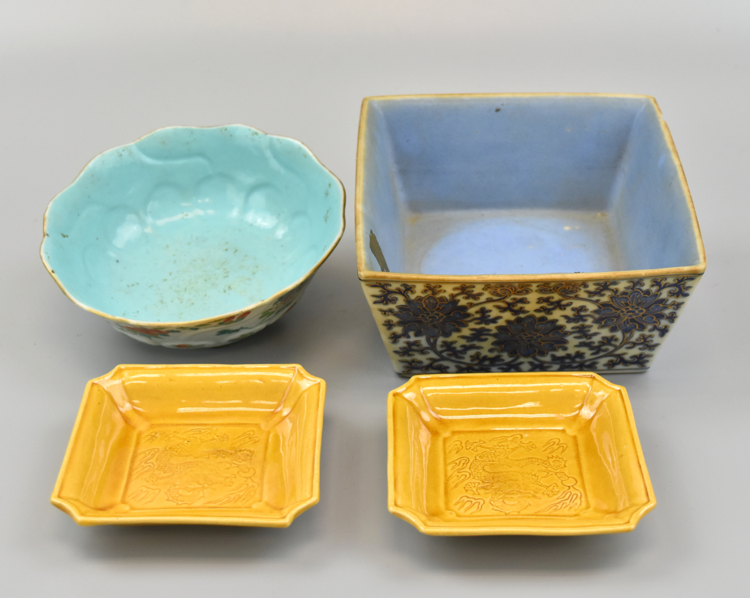 4 CHINESE PORCELAIN DISHES AND