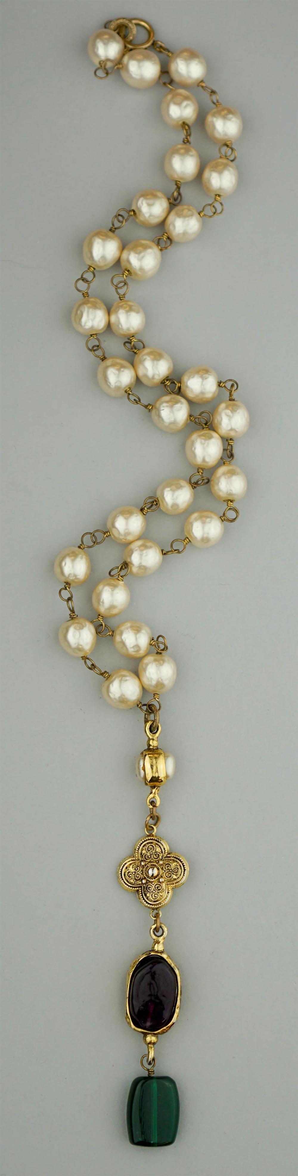 VINTAGE CHANEL FAUX PEARL AND GEMSTONE 339b0e