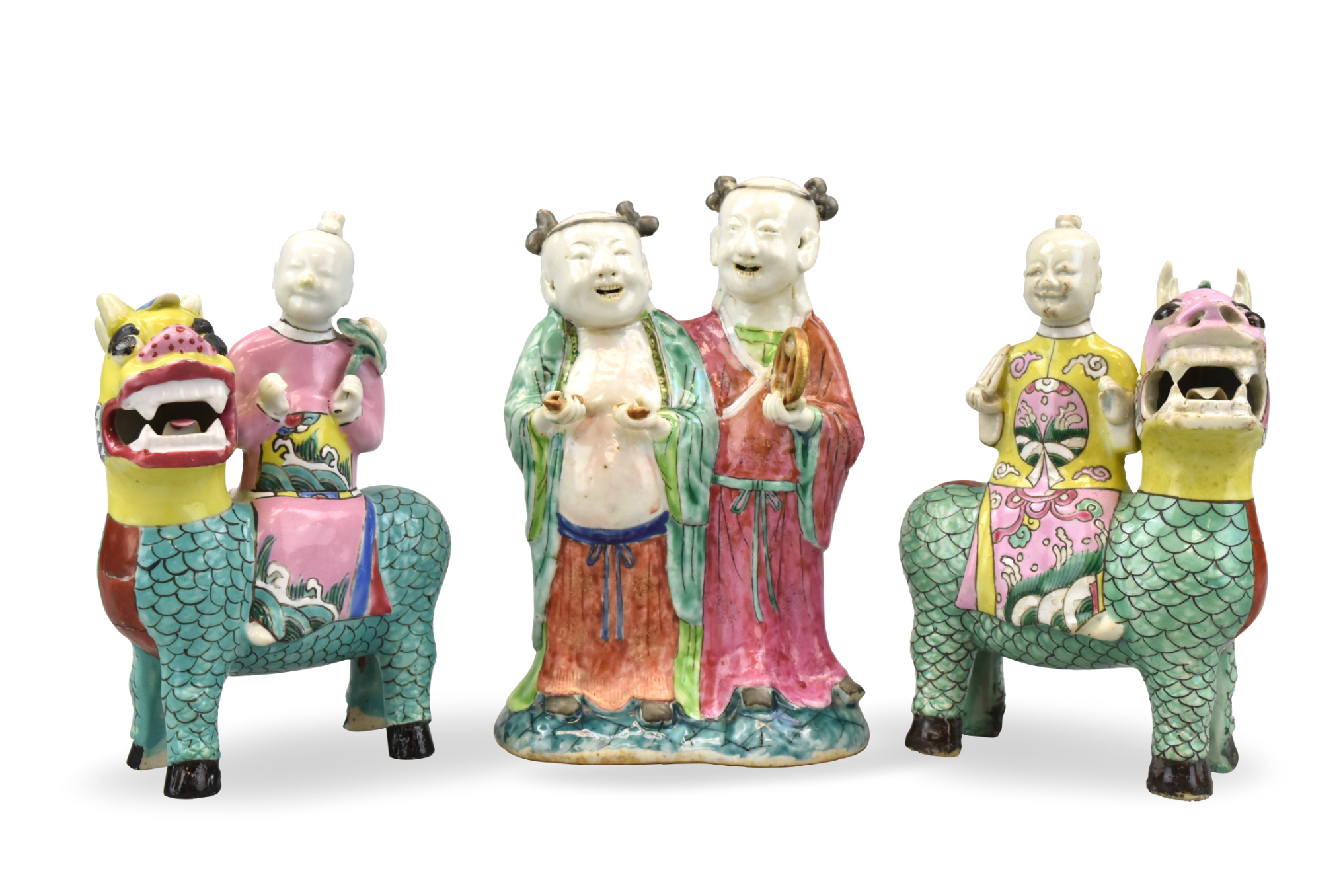 GROUP OF 3 CHINESE FAMILLE ROSE 339d62