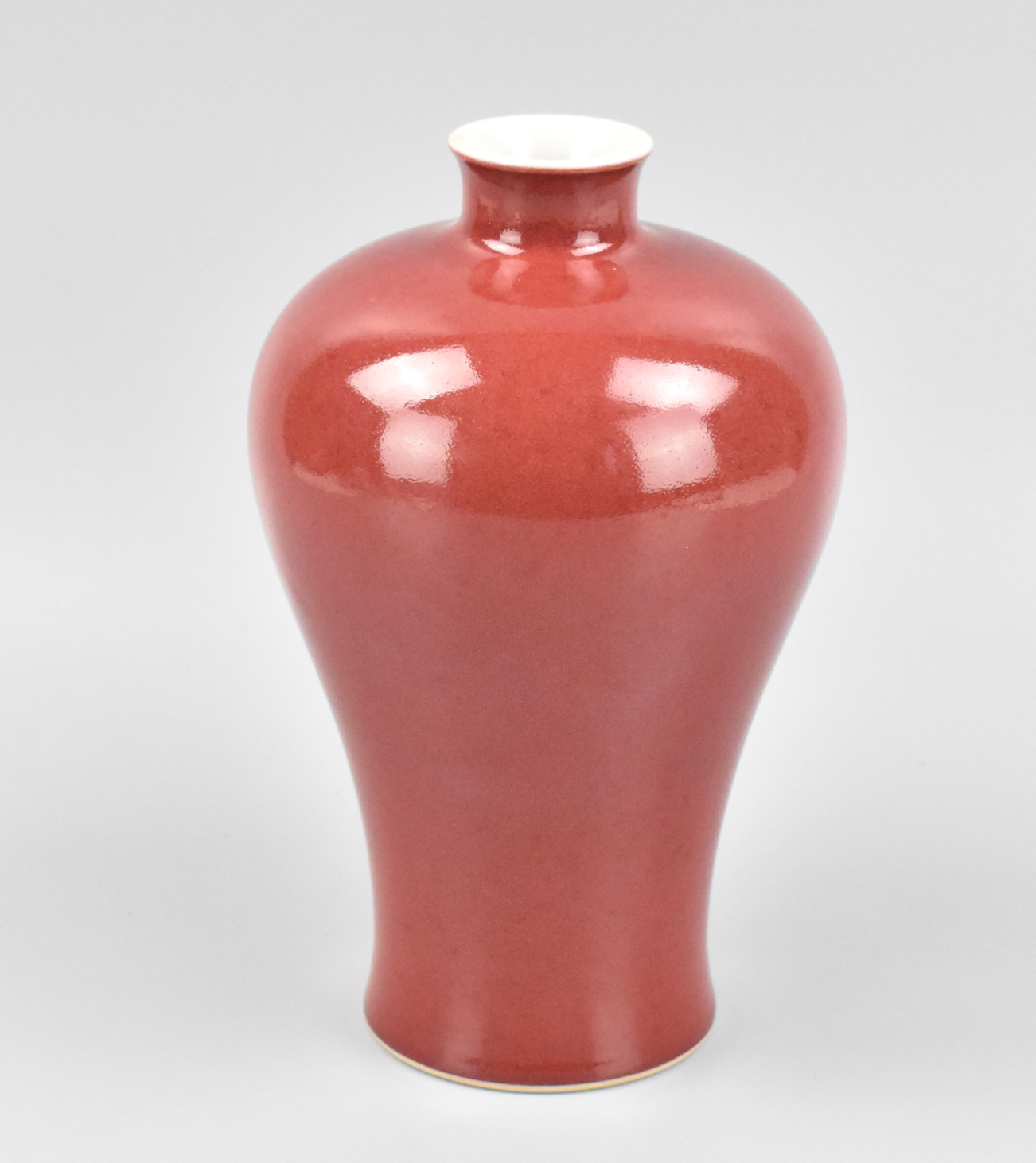 CHINESE RED GLAZED MEIPING VASE 33a022