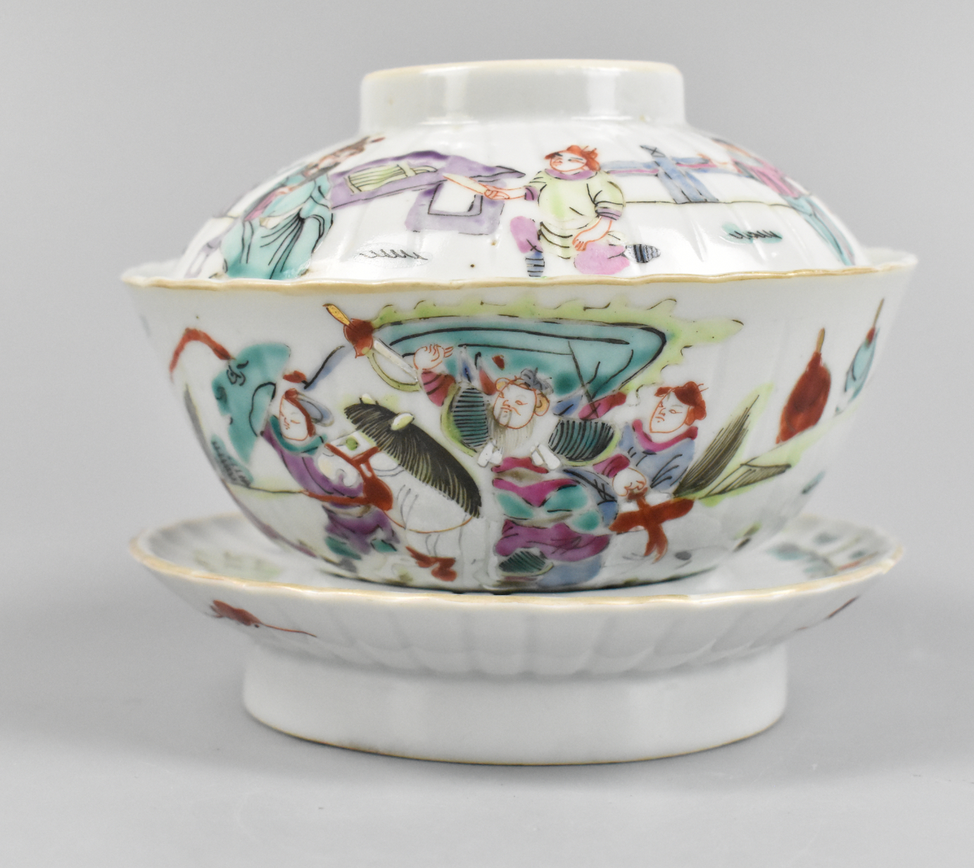 SET OF CHINESE FAMILLE ROSE COVERED 33a161