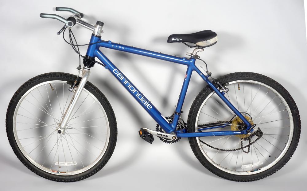 CANNONDALE F 700 BLUE BICYCLE  33ce87