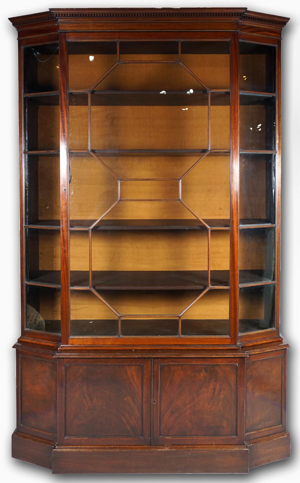CHIPPENDALE STYLE MAHOGANY DISPLAY 33cec9