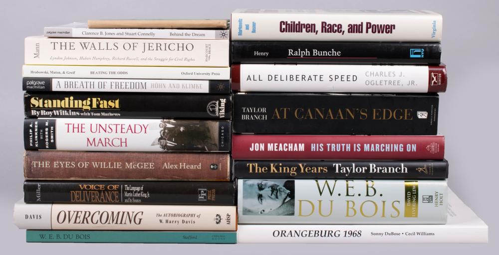 GROUP OF BOOKS ON THE CIVIL RIGHTS 33d157