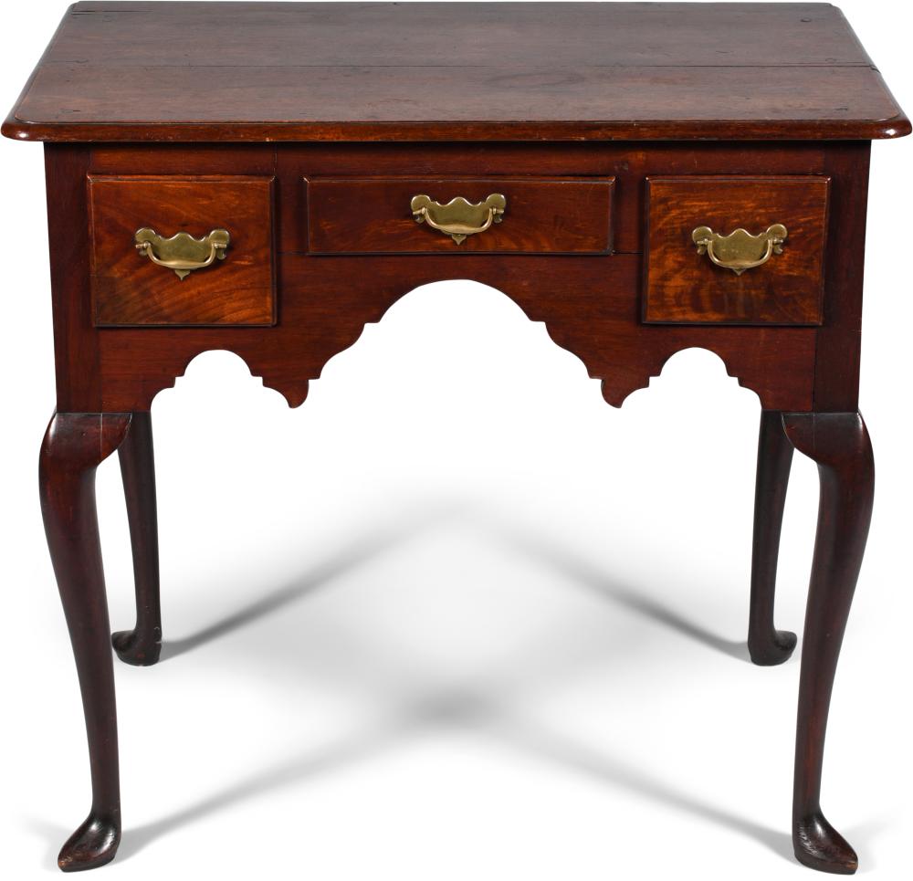 QUEEN ANNE MAHOGANY DRESSING TABLE  33d887