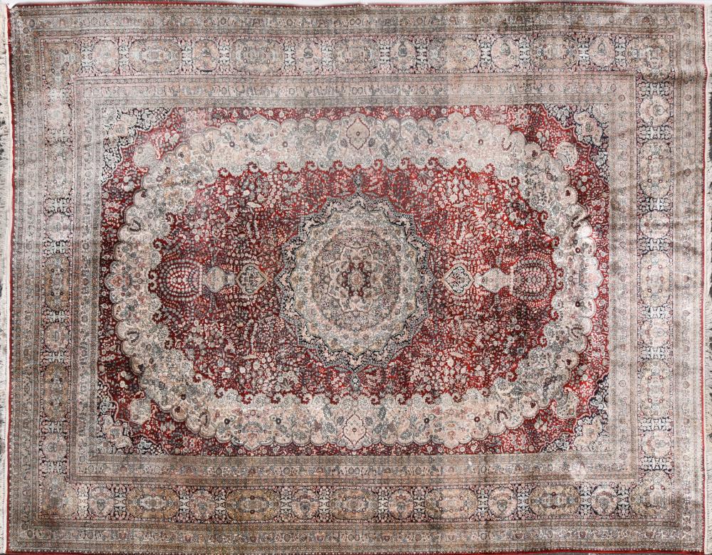 SILK RUG WITH PERSIAN DESIGN POSSIBLY 33d8c8