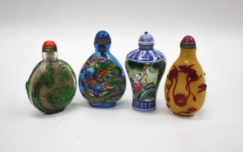 FOUR CHINESE SNUFF BOTTLES 4 H 33dfe7