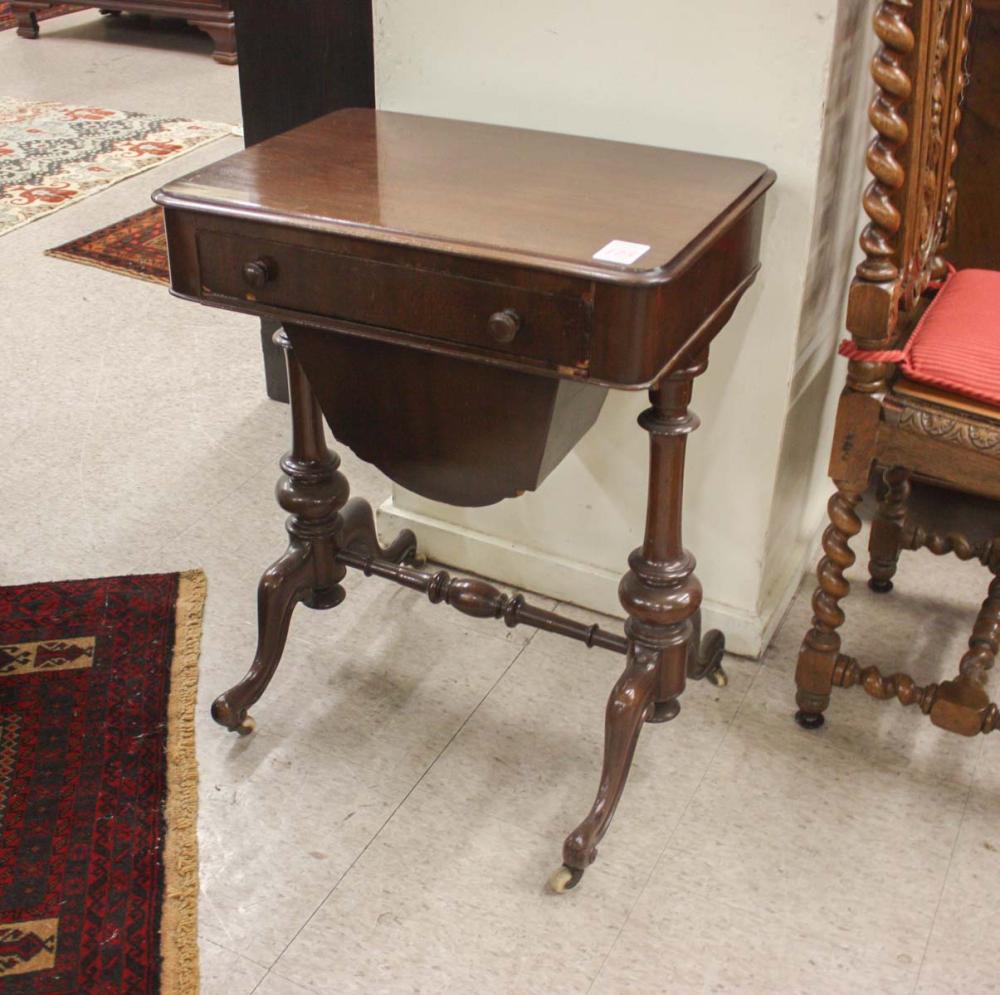 VICTORIAN MAHOGANY SEWING STAND  33dffe
