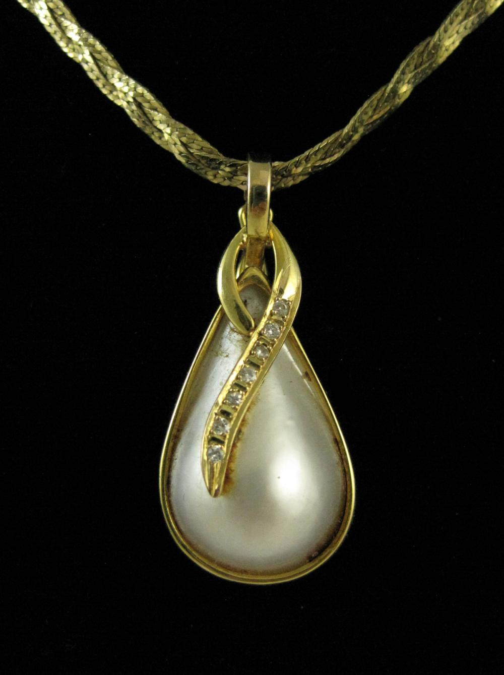 MABE PEARL AND FOURTEEN KARAT GOLD 33e11d