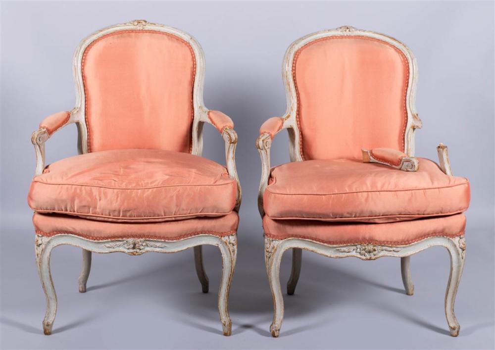PAIR OF LOUIS XV GREY PAINTED FAUTEUILS  33bc7f
