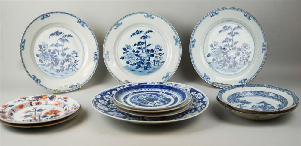 GROUP OF BLUE AND WHITE CHINESE 33bd9d