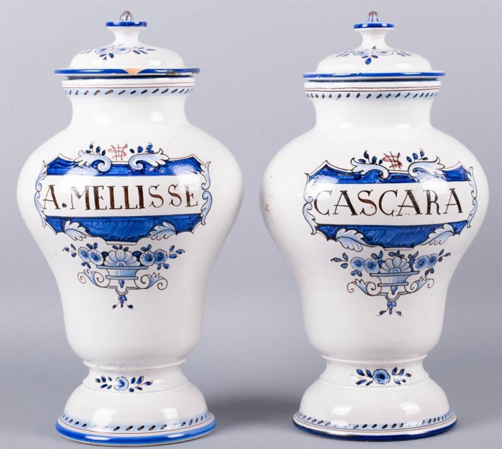 PAIR OF DELFT STYLE BLUE AND WHITE 33bfba