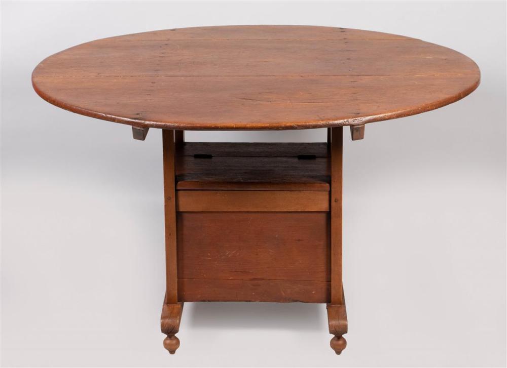 COUNTRY STAINED PINE TAVERN TABLE 33c564