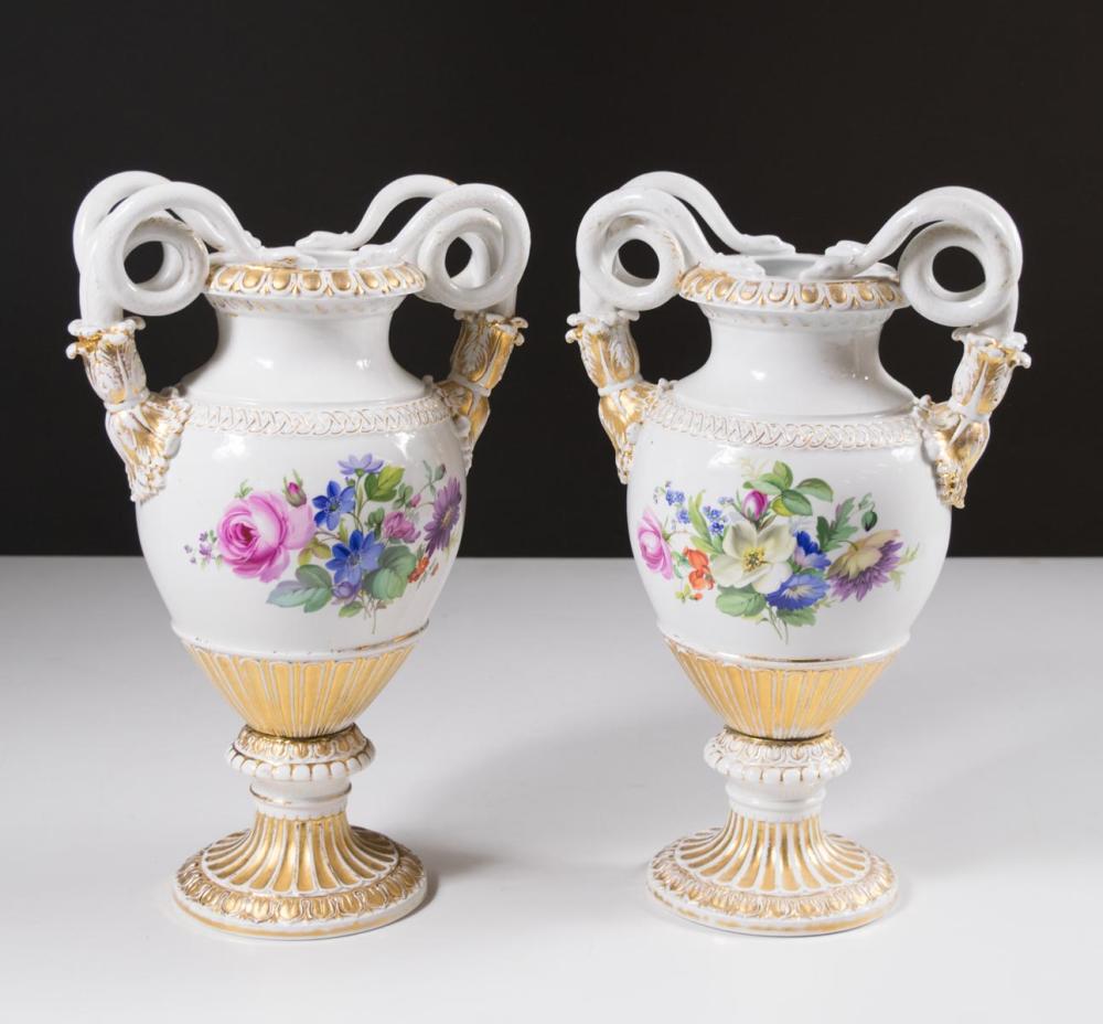 PAIR OF MEISSEN PORCELAIN FOOTED 33f5ae