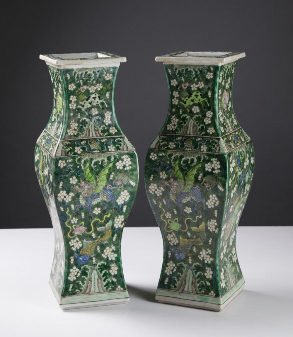PAIR OF CHINESE WUCAI PORCELAIN 33f769