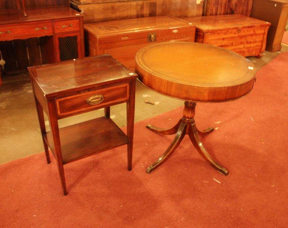 TWO FEDERAL STYLE MAHOGANY TABLESTWO 33ff1d