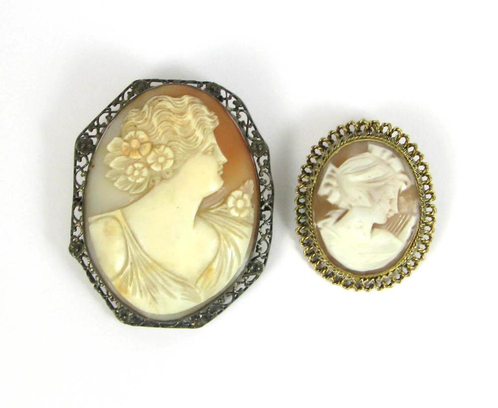 TWO VICTORIAN CAMEO BROOCHES BOTH 33e2f2