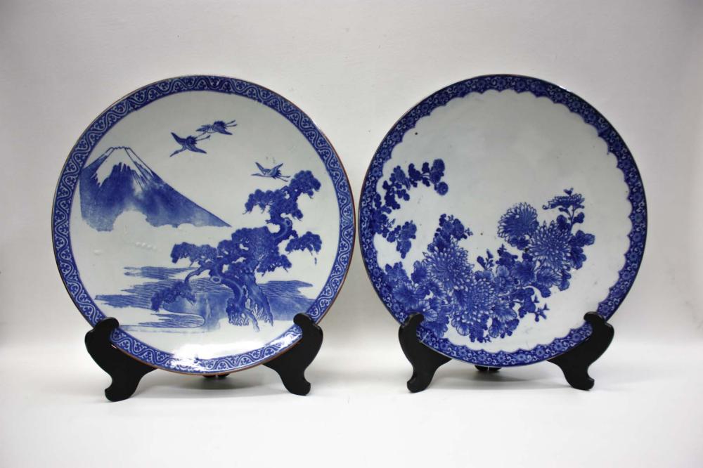 TWO JAPANESE ARITA WARE BLUE AND 33e5e5