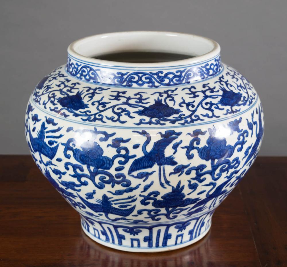 CHINESE MING STYLE BLUE AND WHITE 33e7d2