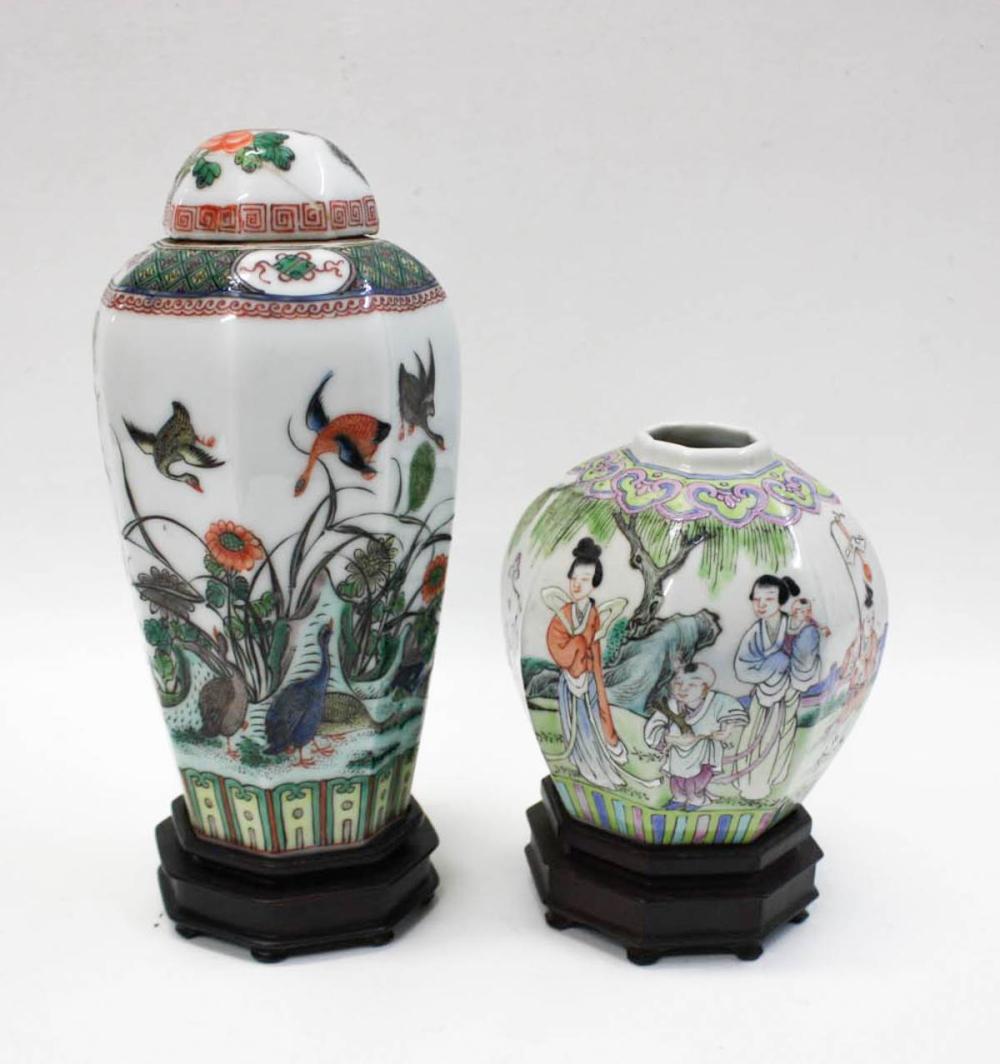 TWO CHINESE PORCELAIN VESSELS  33e877