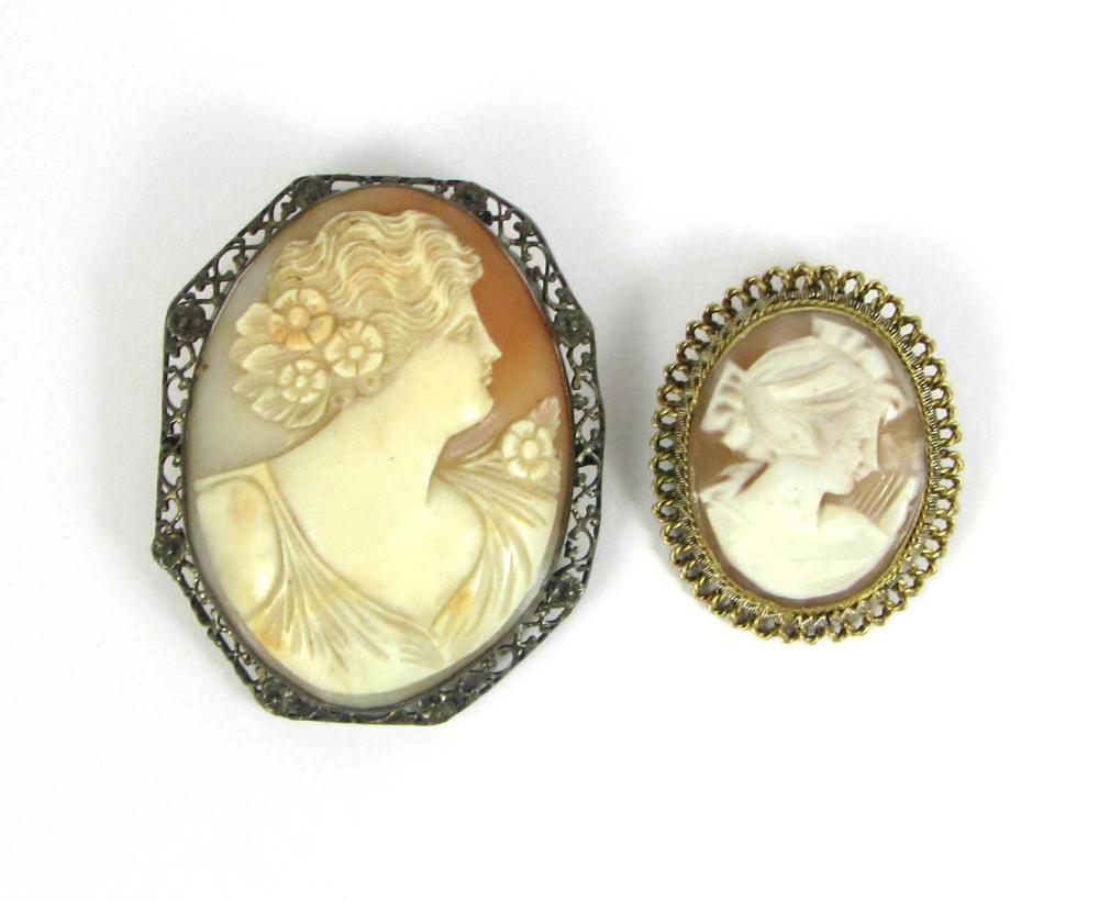 TWO VICTORIAN CAMEO BROOCHES BOTH 33e8a9