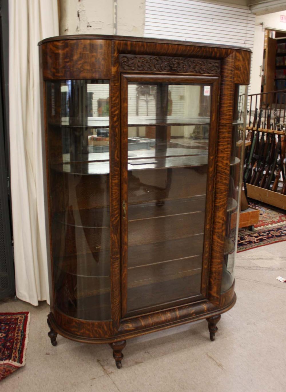 AN OAK AND CURVED GLASS CHINA CABINET  33eefb