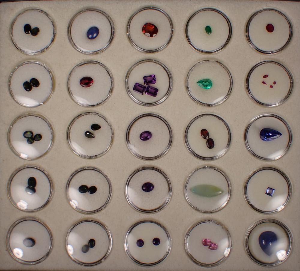 COLLECTION OF FORTY ONE UNSET GEMSTONESCOLLECTION 341b57