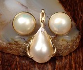 MABE PEARL AND GOLD PENDANT AND EARRINGSMABE