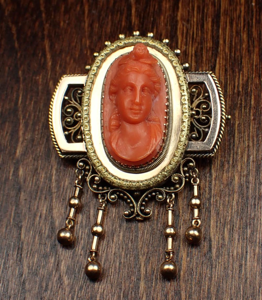 CORAL CAMEO AND GOLD PENDANT BROOCHVICTORIAN 34220f