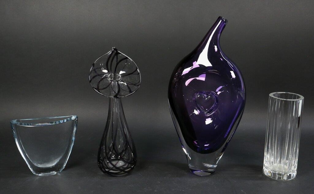 4 ART GLASS VASES4 art glass vases  34259f