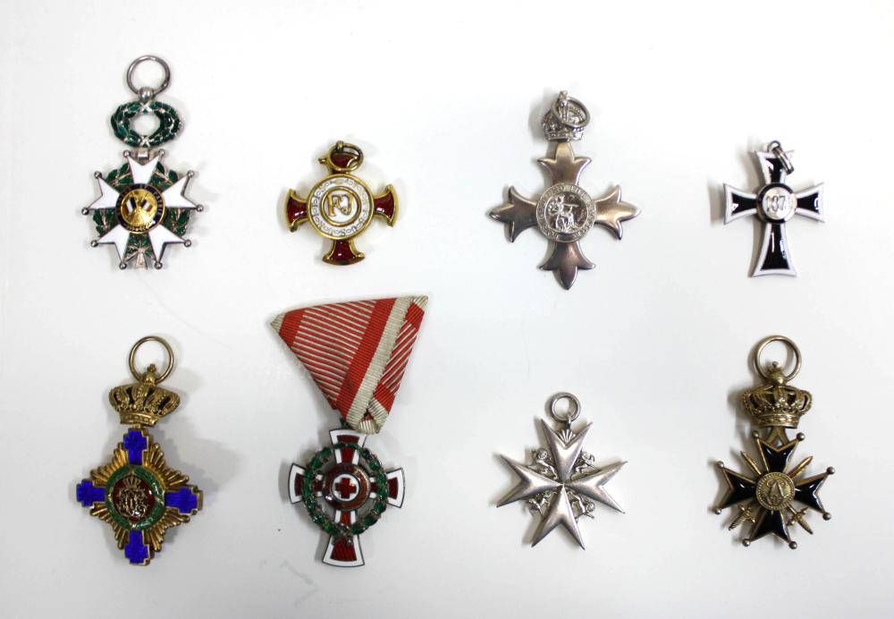 COLLECTION OF EIGHT FOREIGN MEDALSCOLLECTION 3413f9