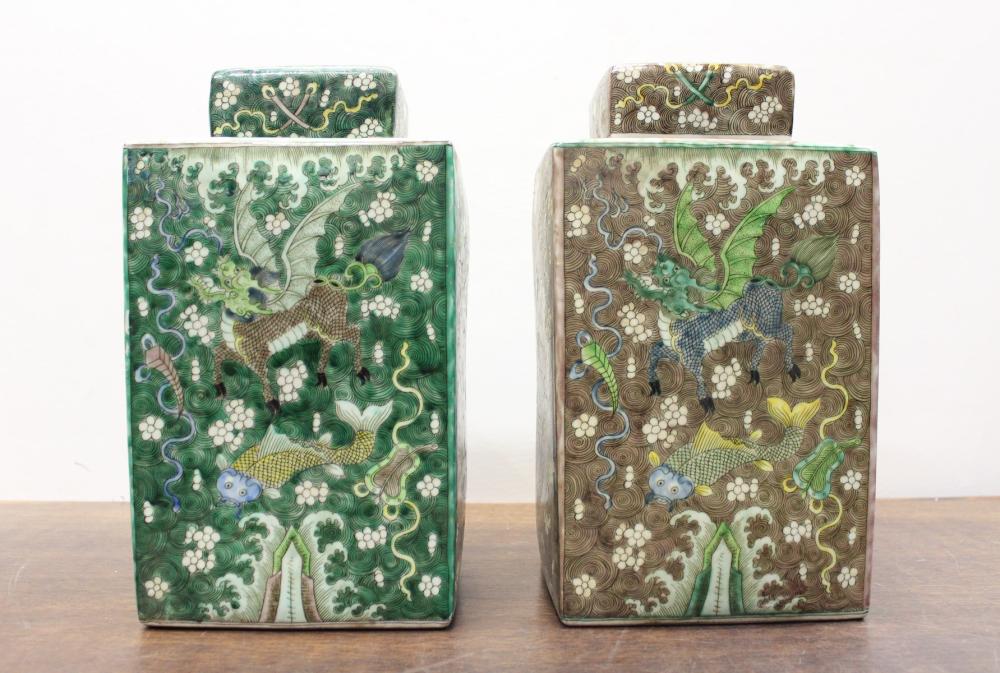 SET OF TWO CHINESE PORCELAIN LIDDED 34157d