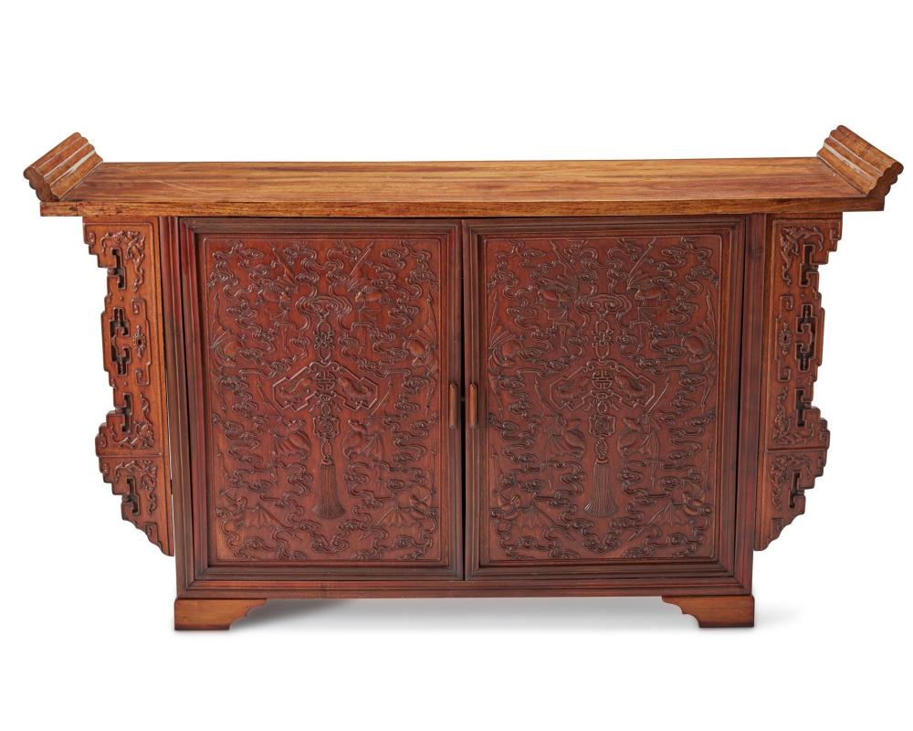 A CHINESE CARVED WOOD CABINETA 3444de