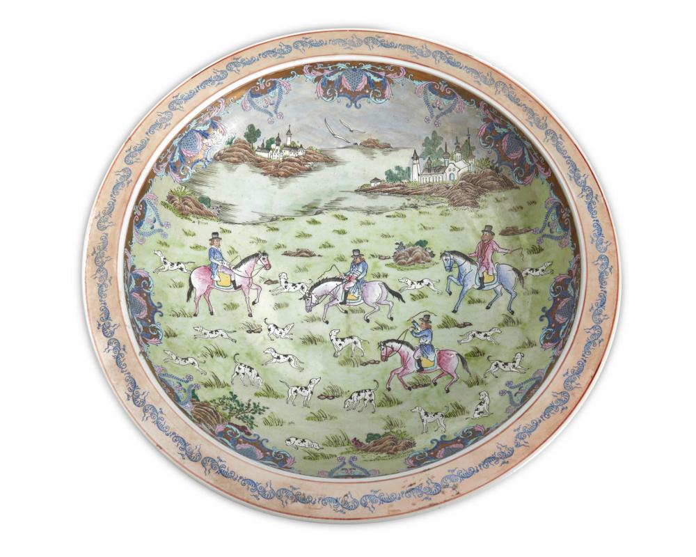 A LARGE CHINESE PORCELAIN CHARGERA 34456c