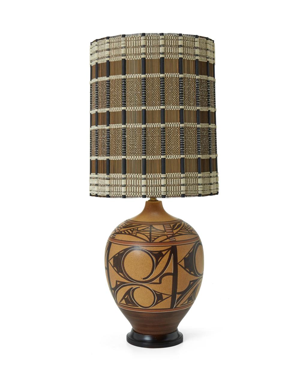 A LARGE MODERN TABLE LAMP WITH 34465b