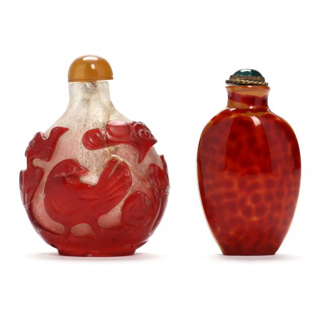 TWO CHINESE GLASS SNUFF BOTTLES 34527f