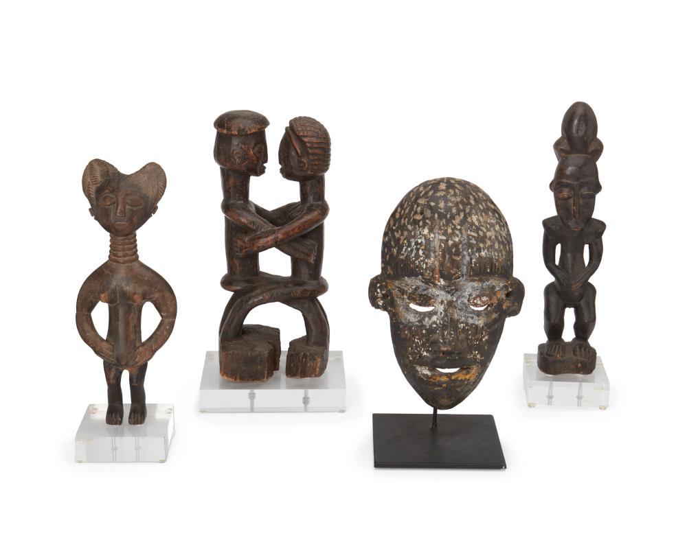 THREE AFRICAN CARVED WOOD FIGURES 343212