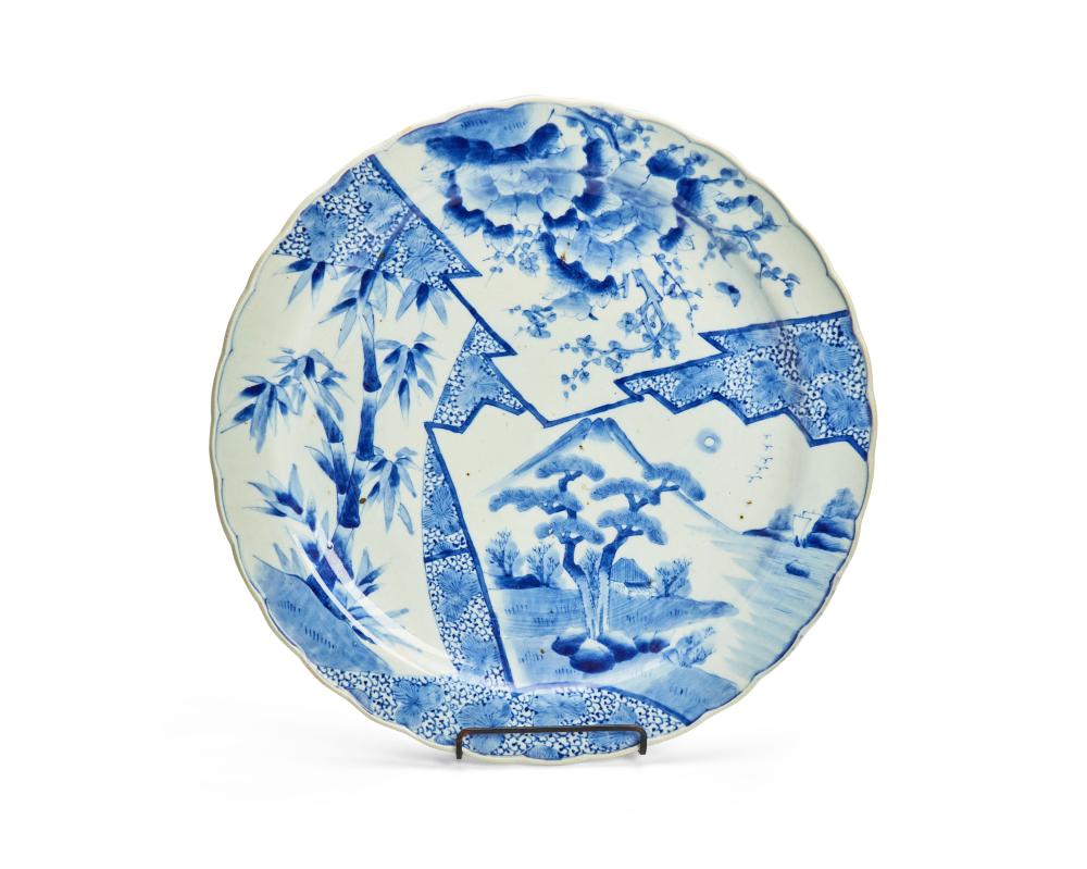 A JAPANESE BLUE AND WHITE PORCELAIN 343332