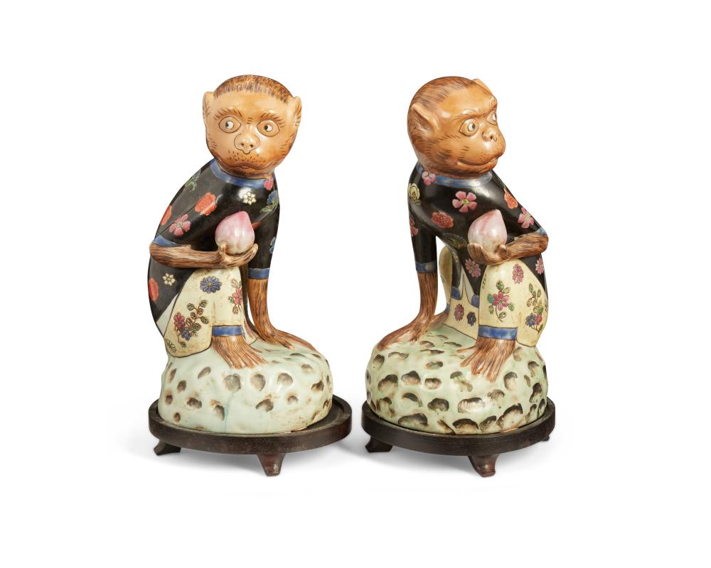 A PAIR OF CHINESE PORCELAIN MONKEY 3433c6