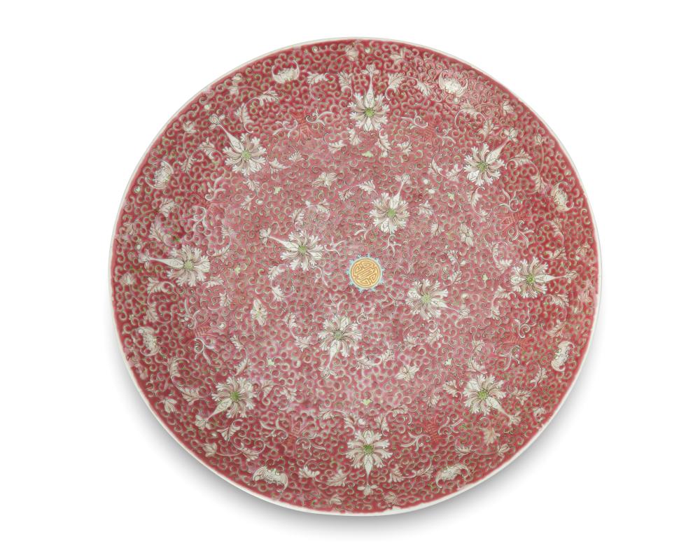 A CHINESE ENAMELED PORCELAIN CHARGERA 3433db
