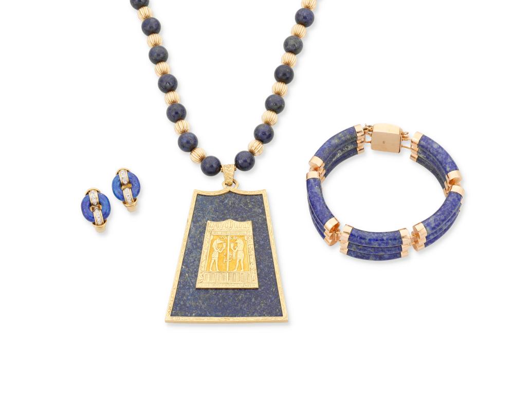 A GROUP OF GOLD AND LAPIS LAZULI 3435b2
