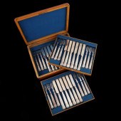 A CASED SET OF VICTORIAN SILVER KINGS